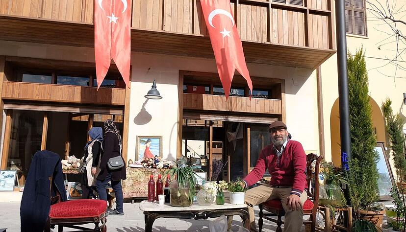 Antiquit&auml;tenh&auml;ndler Serkan Sincan hat Hoffnung f&uuml;r die Zukunft.