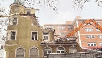 Auch die Villa Angele an der Badstraße stand auf der Liste kunsthistorisch interessanter Häuser. Sie wurde im Januar 2010 abgerissen, weil sie einer Kaufland-Zufahrt im Wege stand. Daraufhin hagelte es Kritik.