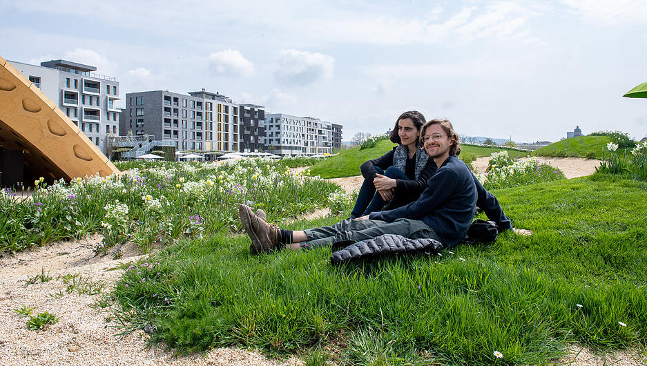 So lässt es sich aushalten: Zwischen Sommerhügeln und Neckarbogen (im Hintergrund) kann man das Buga-Gelände genießen.
