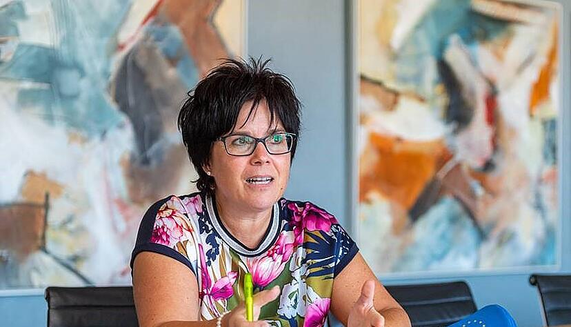 Carmen Kieninger aus Nordheim ist seit 2012 Europabeauftragte für den Landkreis Heilbronn und richtet den Blick auf Entscheidungen aus Brüssel, die auch für die Region wichtig sind. Foto: Mario Berger Carmen Kieninger aus Nordheim ist seit 2012 Europabeauftragte für den Landkreis Heilbronn und richtet den Blick auf Entscheidungen aus Brüssel, die auch für die Region wichtig sind. Foto: Mario Berger