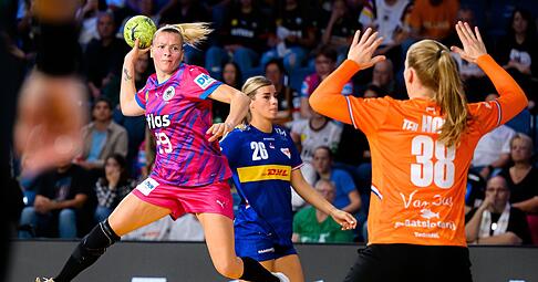 Neckarsulms Linksaußen Antje Döll verhalf der Deutschen Nationalmannschaft am Sonntag in Krefeld mit fünf Treffern zum 27:22-Erfolg gegen WM-Co-Gastgeber Niederlande um Torhüterin Yara Ten Holte.