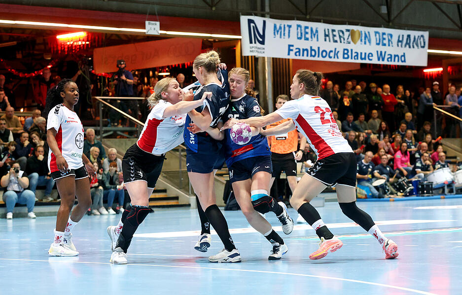 Annika Ingenpaß (LEV), Kim Lara Hinkelmann (SUN), Nina Engel (SUN), Marlana Ferreira Lopes (LEV)