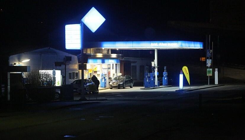 In Sulzfeld hat ein Maskierter eine Tankstelle überfallen. In Sulzfeld hat ein Maskierter eine Tankstelle überfallen.