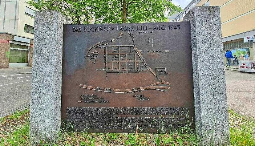 Die Gedenktafel f&uuml;r das Kriegsgefangenenlager auf dem Kraichgauplatz in B&ouml;ckingen.
Foto: Wolfgang M&uuml;ller