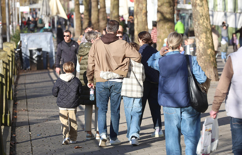 Frühlingshafte Temperaturen locken viele Besucher in die Heilbronner Innenstadt.