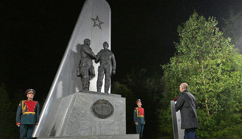 Kremlchef Wladimir Putin hat bei einem Zwischenstopp in Magadan im Fernen Osten Russlands eine Vielzahl an Terminen absolviert, bevor er sich mit US-Pr&auml;sident Donald Trump in Alaska trifft.