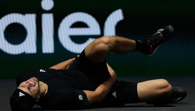 Alexander Zverev stürzte während des Matches. Alexander Zverev stürzte während des Matches.