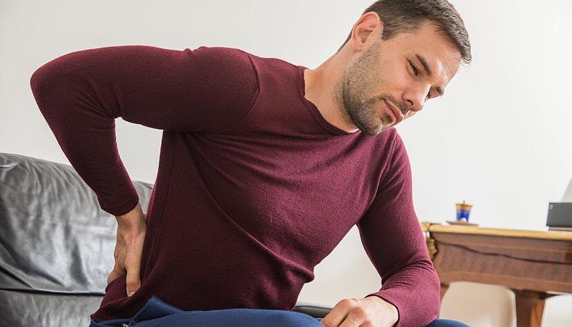 Gerade in der kalten Jahreszeit: Zu viel Couch, zu wenig Bewegung – der Rücken merkt’s zuerst. Gerade in der kalten Jahreszeit: Zu viel Couch, zu wenig Bewegung – der Rücken merkt’s zuerst.