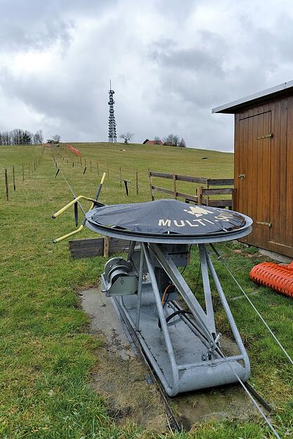 Februar: Der milde Winter verdirbt das Gesch&auml;ft. Die Ski-Saison am Beilsteiner Stocksberg f&auml;llt aus.