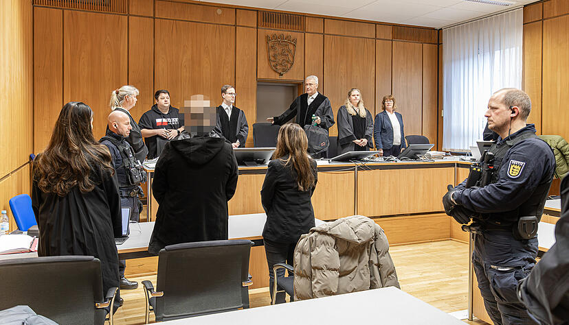 Im Prozess gegen einen bereits vor 13 Jahren wegen Mordes verurteilten Angeklagten mussten die Richter entscheiden, ob er in ein psychiatrisches Krankenhaus muss.