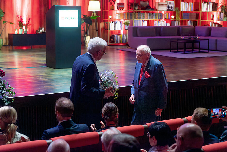 ... und der baden-württembergische Ministerpräsident Winfried Kretschmann erinnerten an die großen Verdienste des Unternehmers. ... und der baden-württembergische Ministerpräsident Winfried Kretschmann erinnerten an die großen Verdienste des Unternehmers.