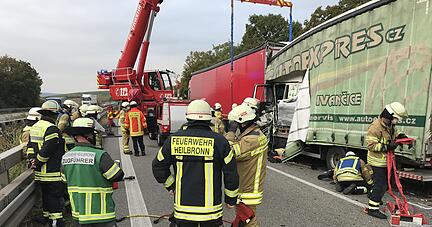 Im Oktober stirbt ein Lkw-Fahrer auf der A6 bei Wimmental, als er am Stauende auf einen 40-Tonner auffährt. In diesem Jahr sind bereits mindestens fünf Menschen bei Lkw-Unfällen auf Autobahnen in der Region ums Leben gekommen.
Foto: Archiv/Hoffmann