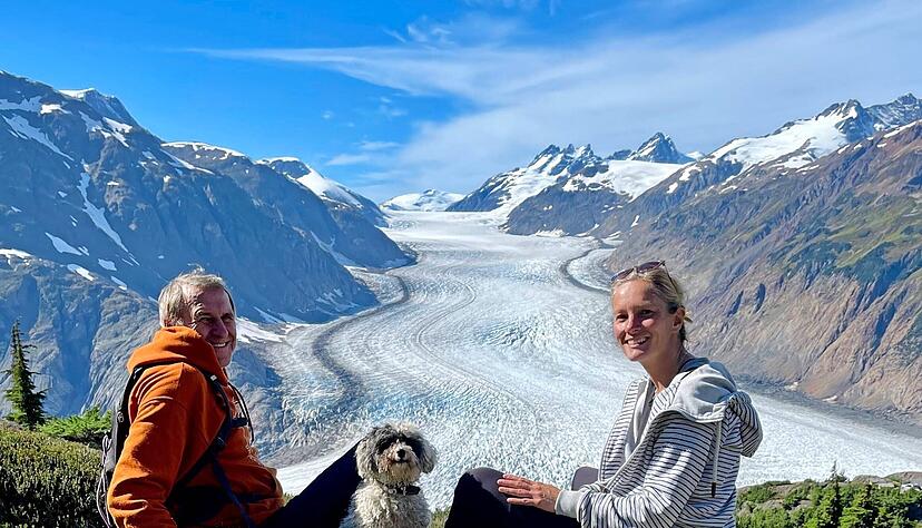 Walter und Julia Stein sind seit drei Jahren unterwegs und haben dabei auch den Salmon Glacier in Kanada besucht. Walter und Julia Stein sind seit drei Jahren unterwegs und haben dabei auch den Salmon Glacier in Kanada besucht.