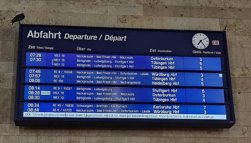 Verspätungen vorprogrammiert. An den Anzeigetafeln des Hauptbahnhofes wird vor den Auswirkungen des Streiks gewarnt.