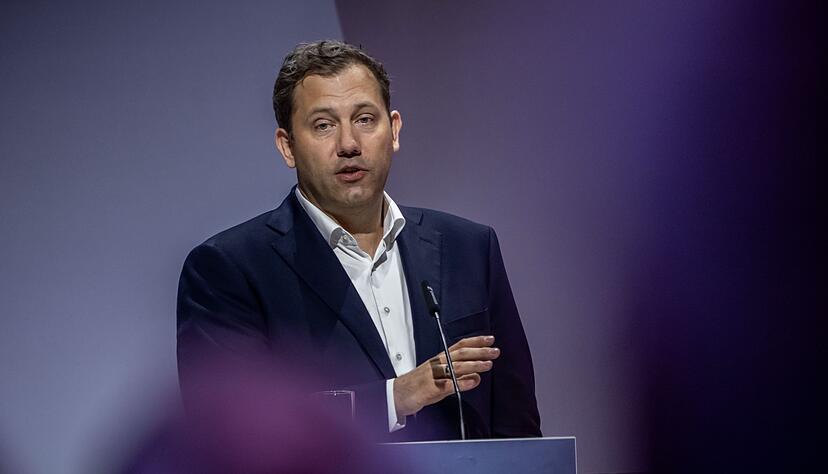 Finanzminister Klingbeil stellt eine Stromsteuersenkung zu einem sp&auml;teren Zeitpunkt in Aussicht.