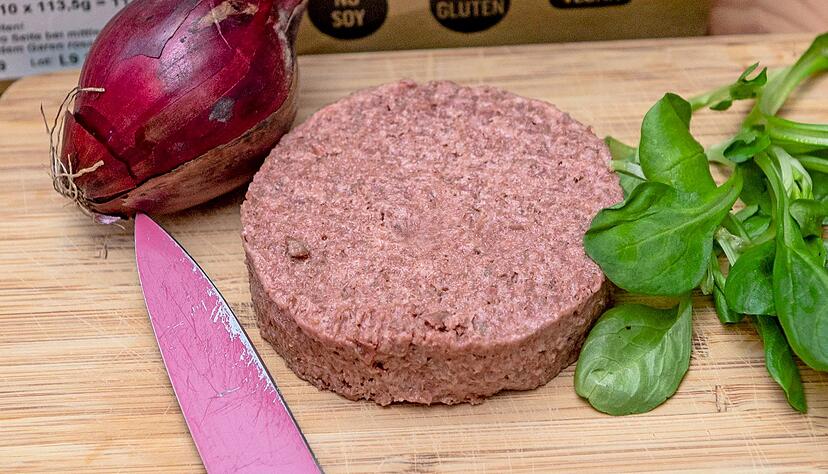 Roh erinnert der Bratling tats&auml;chlich an Hackfleisch.