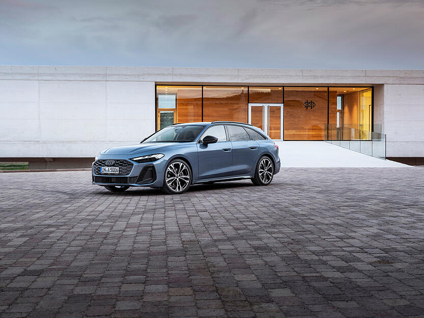 Audi zeigt den neuen A5. Der Nachfolger des A4 wird in Neckarsulm produziert und als Limousine und Kombi namens Avant erhältlich sein.