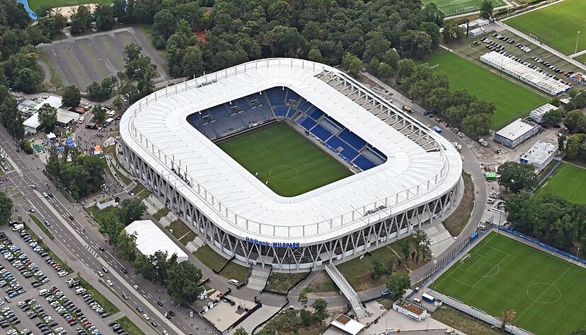 Der BBBank Wildpark aus der Vogelperspektive: Am Sonntag findet das erste KSC-Heimspiel in der neuen Zweitliga-Saison statt. Der BBBank Wildpark aus der Vogelperspektive: Am Sonntag findet das erste KSC-Heimspiel in der neuen Zweitliga-Saison statt.