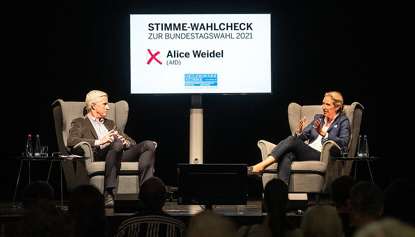 90 Minuten stand Alice Weidel (AfD) Stimme-Chefredakteur Uwe Ralf Heer Rede und Antwort. Foto: Andreas Veigel 90 Minuten stand Alice Weidel (AfD) Stimme-Chefredakteur Uwe Ralf Heer Rede und Antwort. Foto: Andreas Veigel