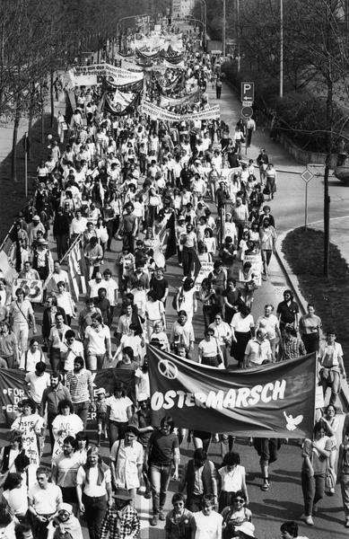Heilbronn als Zentrum der Friedensaktionen 1983 in Baden-Württemberg: Die Schätzungen über die Teilnehmerzahl am Ostermarsch schwanken zwischen 12 000 (Polizei) und 30 000 (Veranstalter).