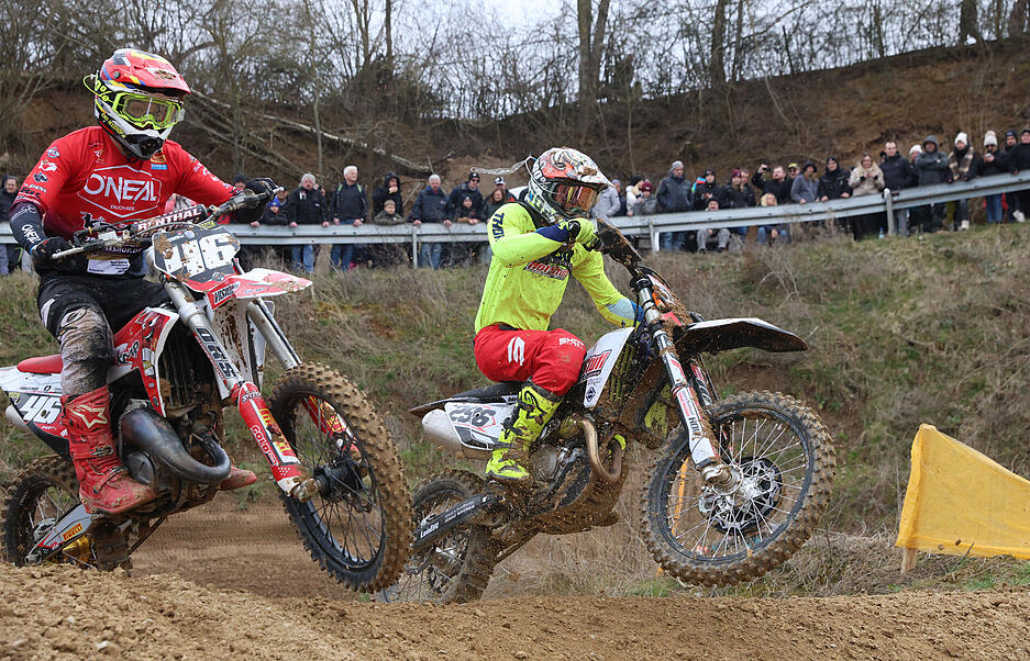 Fliegende Motorr&auml;der und volle Trib&uuml;nen: Winter-Motocross Frankenbach feiert Jubil&auml;um