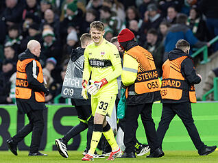 Alexander Nübel: Wieder zu viel hinten herumgespielt statt den Ball nach vorne zu schlagen. Kann gut gehen, muss aber nicht jedes Mal sein. Vor dem 1:1 viel zu riskant. In Zeichnete sich in der zweiten Halbzeit durch starke Paraden aus. Note: 3,5 Alexander Nübel: Wieder zu viel hinten herumgespielt statt den Ball nach vorne zu schlagen. Kann gut gehen, muss aber nicht jedes Mal sein. Vor dem 1:1 viel zu riskant. In Zeichnete sich in der zweiten Halbzeit durch starke Paraden aus. Note: 3,5