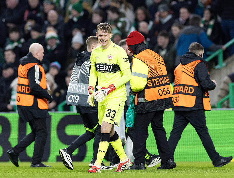 Alexander N&uuml;bel: Wieder zu viel hinten herumgespielt statt den Ball nach vorne zu schlagen. Kann gut gehen, muss aber nicht jedes Mal sein. Vor dem 1:1 viel zu riskant. In Zeichnete sich in der zweiten Halbzeit durch starke Paraden aus. Note: 3,5