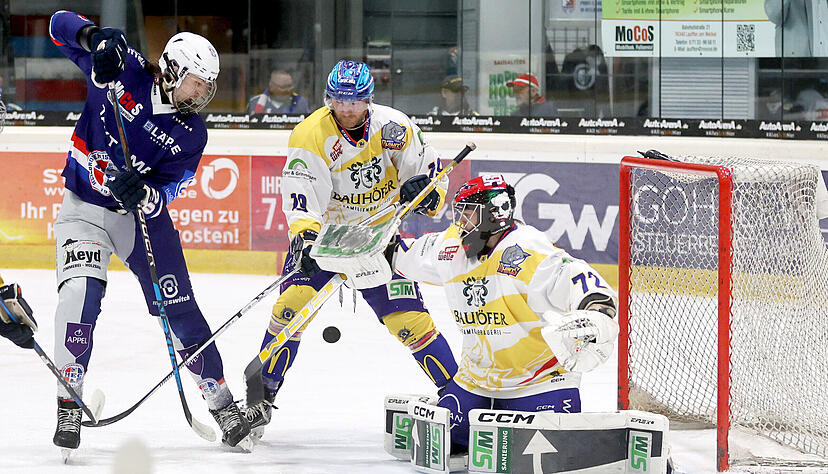 Marco Haas (links) trifft gegen die Baden Rhinos zweimal, verpasst hier aber einen weiteren Treffer knapp.