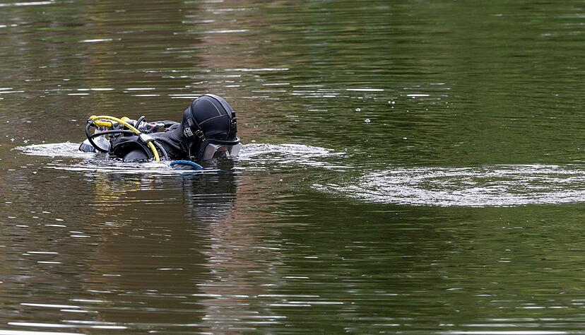 Taucher bargen die Schmuckst&uuml;cke. (Symbolbild)