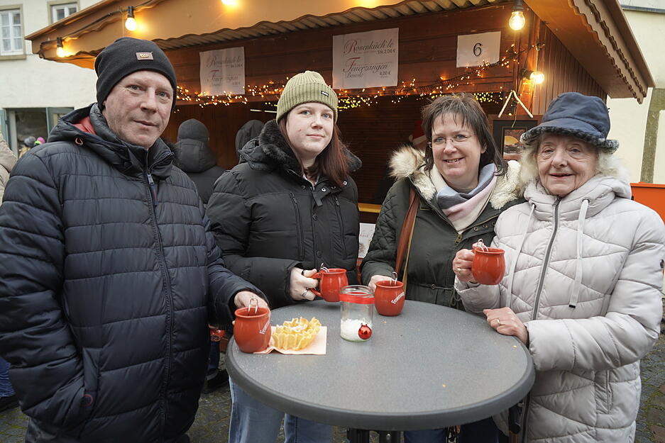 Weihnachtsmarkt am Waldenburger Schloss strahlt in hellen Lichtern Weihnachtsmarkt am Waldenburger Schloss strahlt in hellen Lichtern