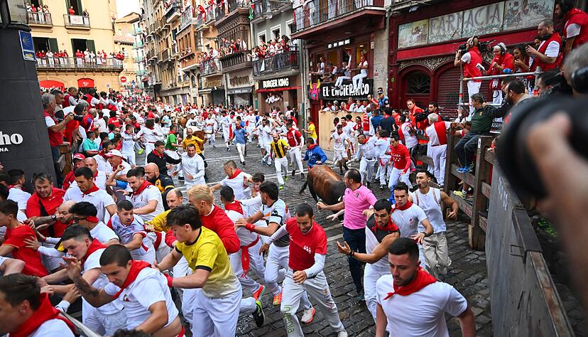 Trotz aller Kritik lockt das Fest immer mehr Touristen aus aller Welt an.