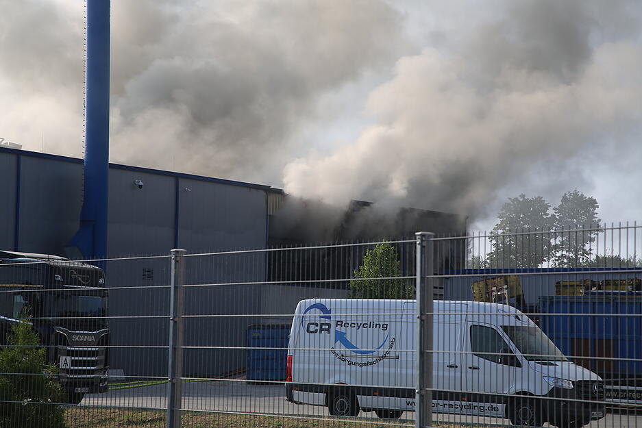 Großbrand auf Recyclinghof in Oberderdingen Großbrand auf Recyclinghof in Oberderdingen