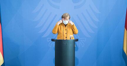 Bundeskanzlerin Angela Merkel hat eine geplante strikte Osterruhe unter massiver Kritik aufgehoben.