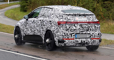 Noch ist der Audi A2 E-Tron getarnt unterwegs. Das vollelektrische Einstiegsmodell wird in der zweiten Jahresh&auml;lfte enth&uuml;llt.