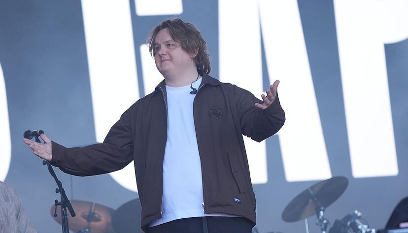 Bei Lewis Capaldi ging 2023 nichts mehr - jetzt ist er wieder da.