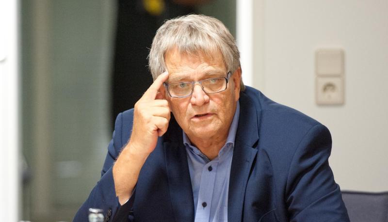 Hans-Ulrich Sckerl (Grüne), Vorsitzender des Parlamentarischen Kontrollgremiums von Baden-Württemberg. Hans-Ulrich Sckerl (Grüne), Vorsitzender des Parlamentarischen Kontrollgremiums von Baden-Württemberg.