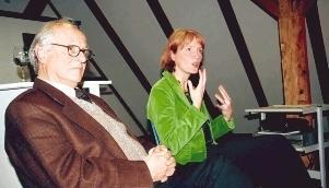 Walter G&uuml;nther und Gudrun Kruig waren die Referenten, die die Freundschaft der Paare Heuss und Schweitzer beleuchteten.Foto: Ulrike Maushake