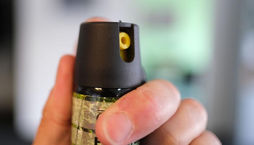 Ein Jugendlicher hat eine Gruppe mit Pfefferspray attackiert (Symbolbild)