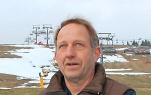 Keine Gäste: Die Schirmbar von Thomas Wasmer bleibt unter der Woche zu.