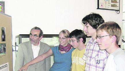 Auf Schautafeln hat Geschichtslehrer Bernd Wetzka mit seiner Geschichte AG die Zeitdokumente zusammen getragen. (Foto: Jens Dierolf) Auf Schautafeln hat Geschichtslehrer Bernd Wetzka mit seiner Geschichte AG die Zeitdokumente zusammen getragen. (Foto: Jens Dierolf)