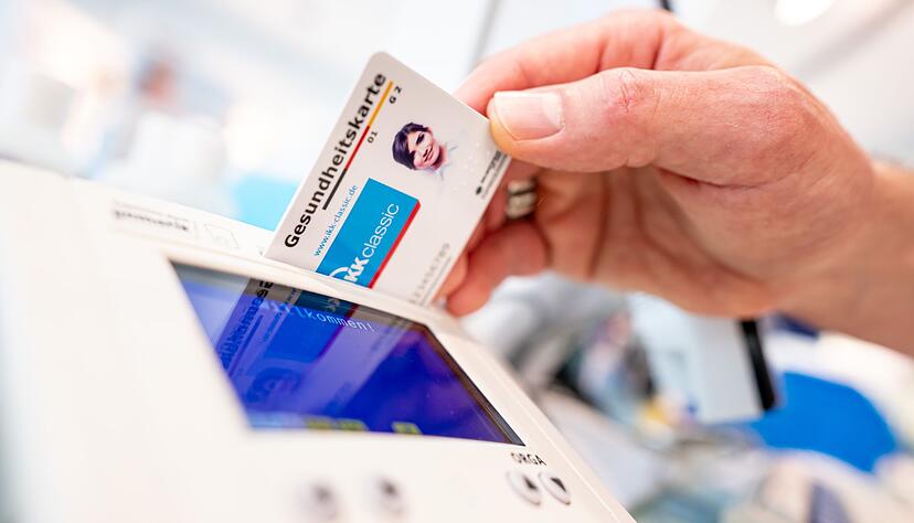 Elektronische Rezepte sollen nach jahrelangen Verzögerungen 2024 den Durchbruch schaffen und zum Standard für Millionen Patientinnen und Patienten werden. Elektronische Rezepte sollen nach jahrelangen Verzögerungen 2024 den Durchbruch schaffen und zum Standard für Millionen Patientinnen und Patienten werden.