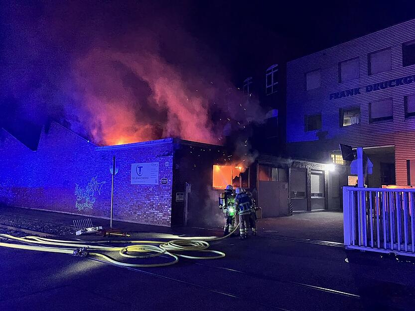Als die Feuerwehr eintraf, stand das Gebäude in der Salzstraße bereits in Vollbrand.
