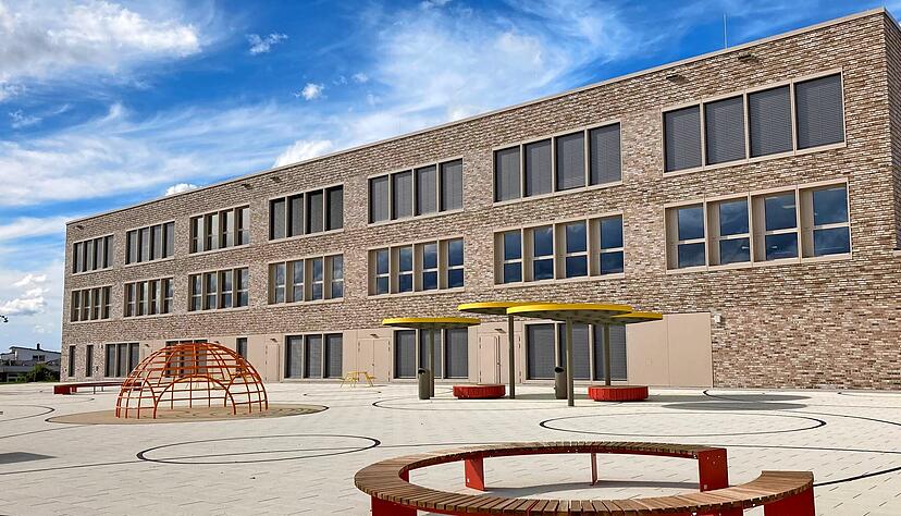 Nach nur drei Jahren Bauzeit wurde die neue Limespark-Grundschule im Oktober 2024 bezogen. Foto: Yvonne Tscherwitschke