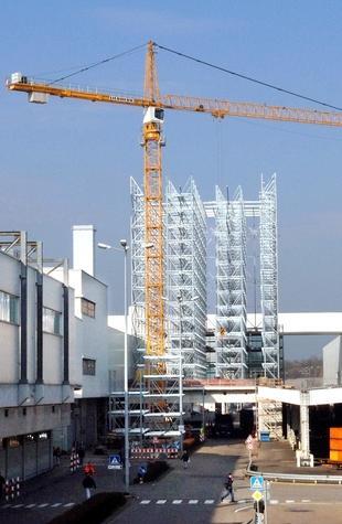 Hier wird das neue Karosserie-Verteilzentrum gebaut, ohne das die Produktion der beiden Modelle A4 und A6 in Neckarsulm nicht funktionieren würde. Hier wird das neue Karosserie-Verteilzentrum gebaut, ohne das die Produktion der beiden Modelle A4 und A6 in Neckarsulm nicht funktionieren würde.