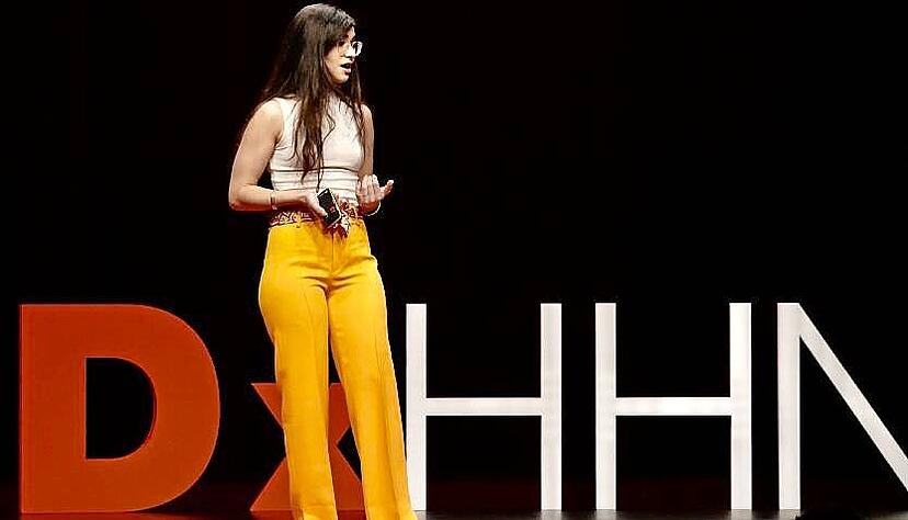 Nielufar Saffari spricht übers Brückenbauen und welche Rolle die Sprache dabei spielt. Nielufar Saffari spricht übers Brückenbauen und welche Rolle die Sprache dabei spielt.