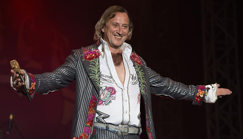 Mit Plateau-Schuhen, Schlaghosen, F&ouml;hnwelle und Brusthaartoupet wurde er Mitte der 90er ber&uuml;hmt. (Archivfoto)