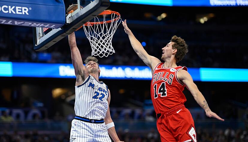 Franz Wagner (l) kann die Niederlage der Orlando Magic gegen Chicago nicht verhindern. Franz Wagner (l) kann die Niederlage der Orlando Magic gegen Chicago nicht verhindern.