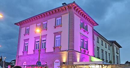 Auch in diesem Jahr werden in der Bad Rappenauer Innenstadt während des Stadtfestes wieder Gebäude in stimmungsvolles Licht getaucht.
Foto: Archiv/Sawatzki