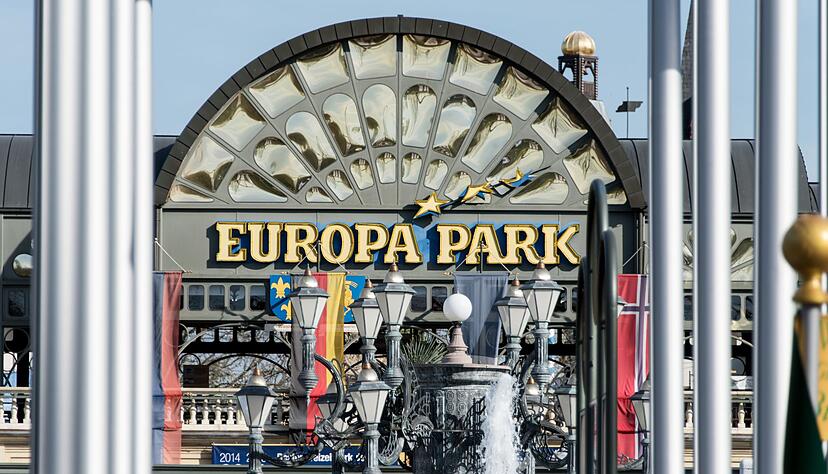 Der Europa-Park hat nach Vorwürfen eine Zirkusnummer mit einem Hunde-Dompteur aus dem Programm gestrichen. (Foto-Archiv) Der Europa-Park hat nach Vorwürfen eine Zirkusnummer mit einem Hunde-Dompteur aus dem Programm gestrichen. (Foto-Archiv)