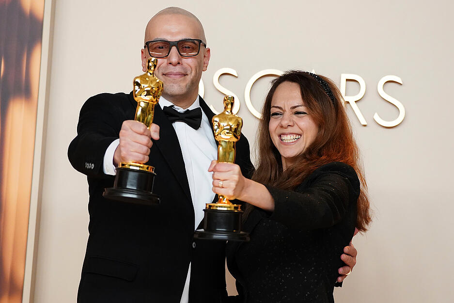 Shirin Sohani und Hossein Molayemi gewinnen den Oscar 2025 f&uuml;r den besten animierten Kurzfilm f&uuml;r "In the Shadow of the Cypress".